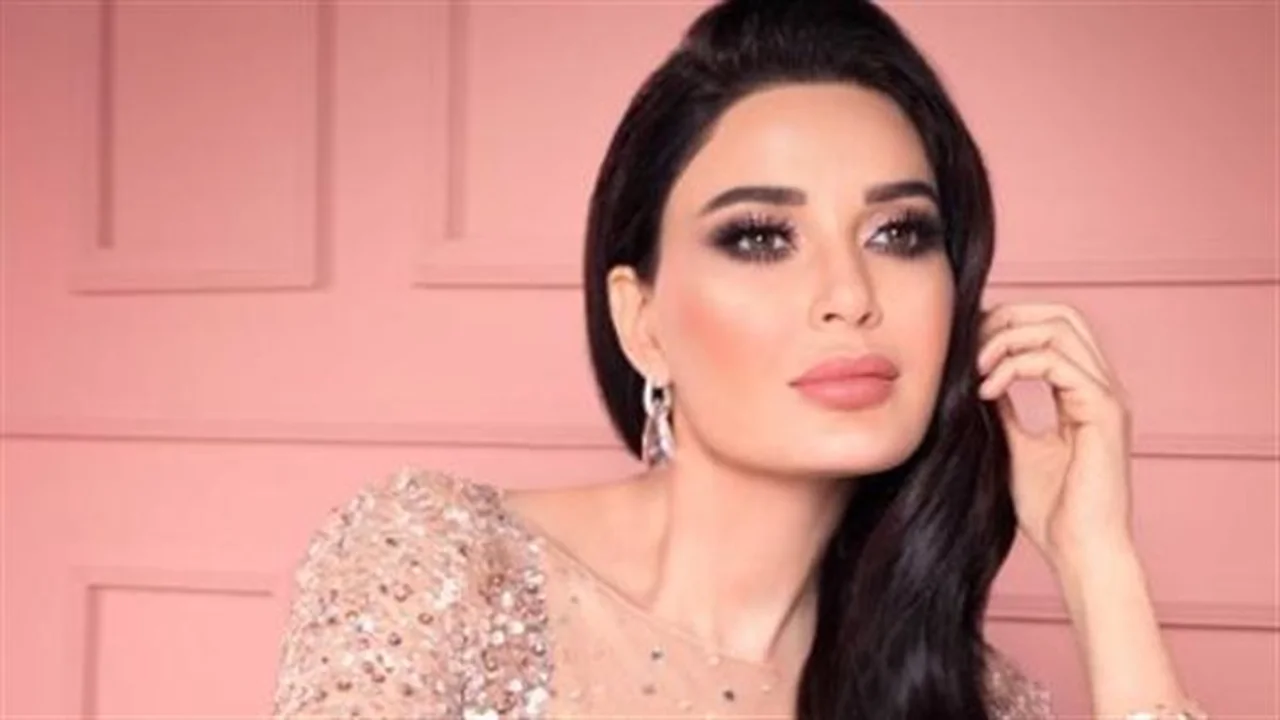 إطلالة لبنانية بالعراق.. سيرين عبدالنور تتألق بمجوهرات ديفا وحذاء ذهبي في بغداد